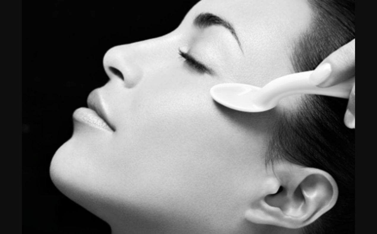 Tratamiento renovador de ojos Sothys con cucharas de porcelana: Tratamientos y Productos de Chic Beauty Center Tratamiento renovador de ojos Sothys con cucharas de porcelana: Tratamientos y Productos de Chic Beauty Center