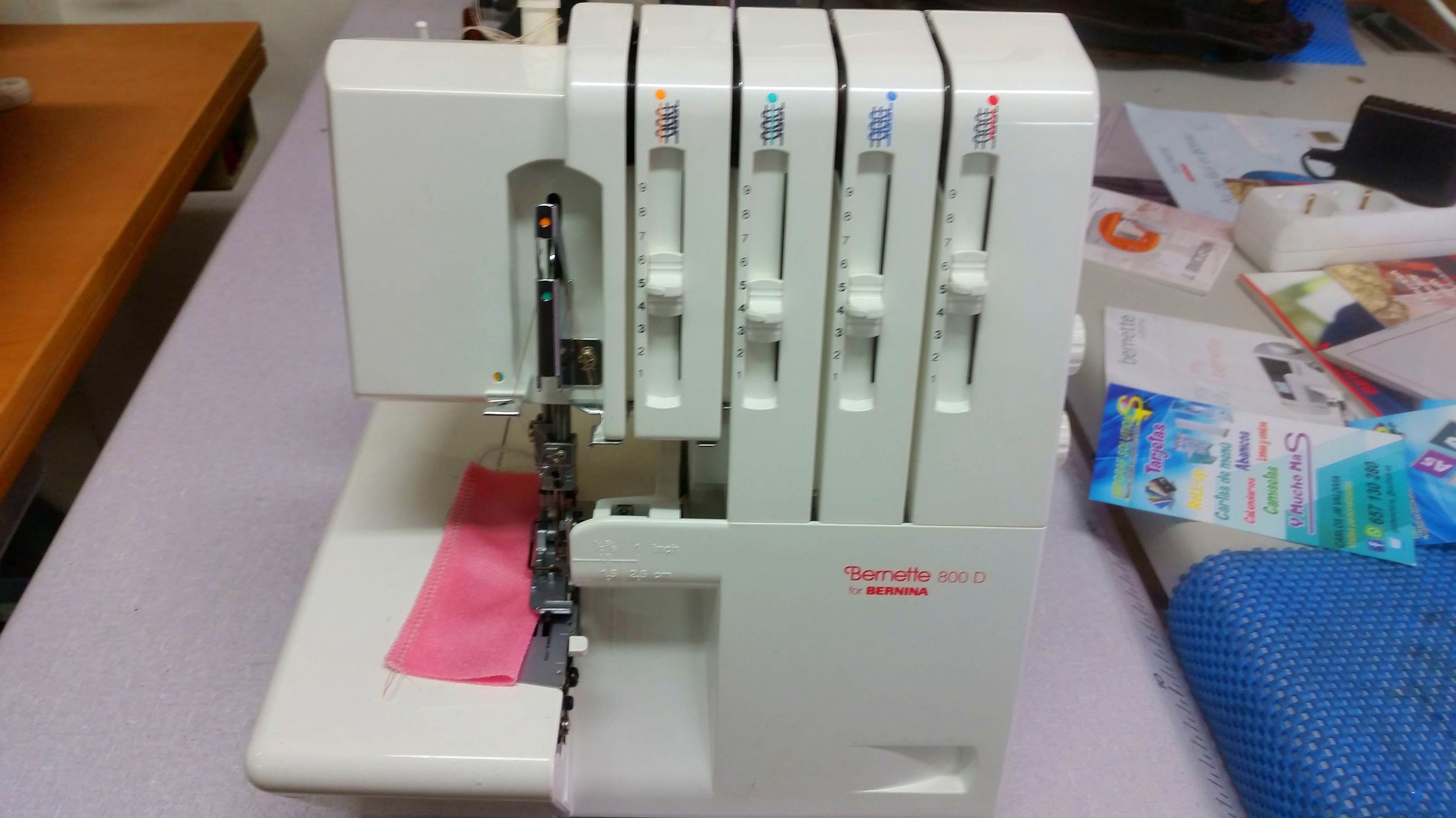 Máquina de coser owerlock Bernette 800D For Bernina Máquina de coser owerlock Bernette 800D For Bernina