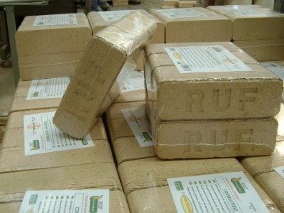 BRIQUETA "RUF" PAQUETE PLASTIFICADO con 6 unidades y Peso 11,5 KG CERTI SGS: Catálogo de Chimeneas Ferrol BRIQUETA "RUF" PAQUETE PLASTIFICADO con 6 unidades y Peso 11,5 KG CERTI SGS: Catálogo de Chimeneas Ferrol