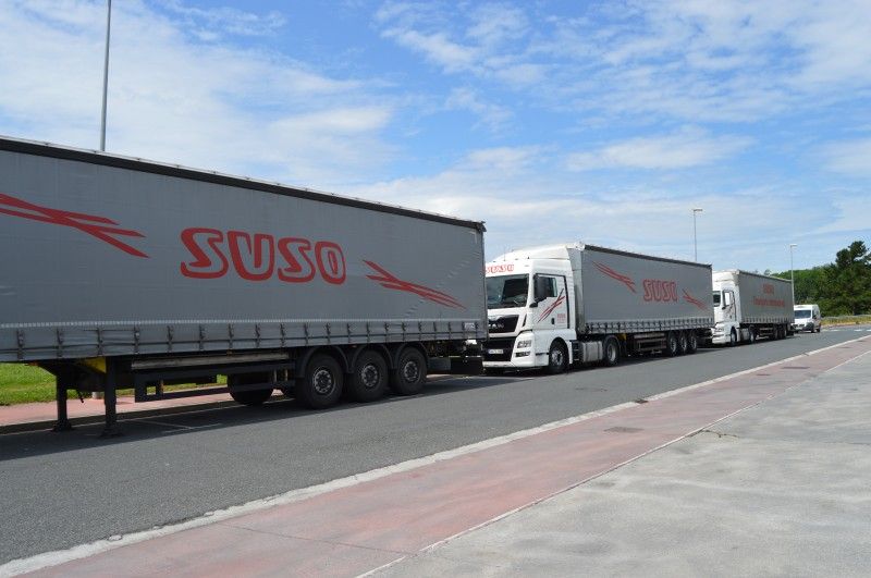 Nuestra flota: Servicios de Suso Transporte y Logística Internacional, S.L. Nuestra flota: Servicios de Suso Transporte y Logística Internacional, S.L.