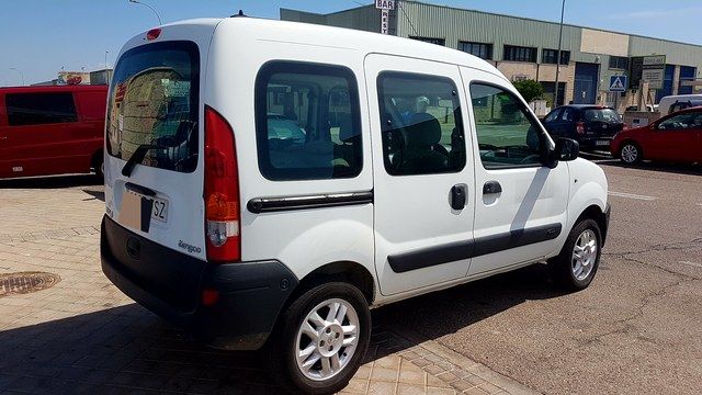 Renault Kangoo 1. 6 16v 4x4 Privileg: Nuestros vehículos de Multimarca Autos RM Renault Kangoo 1. 6 16v 4x4 Privileg: Nuestros vehículos de Multimarca Autos RM