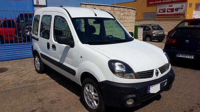 Renault Kangoo 1. 6 16v 4x4 Privileg: Nuestros vehículos de Multimarca Autos RM Renault Kangoo 1. 6 16v 4x4 Privileg: Nuestros vehículos de Multimarca Autos RM