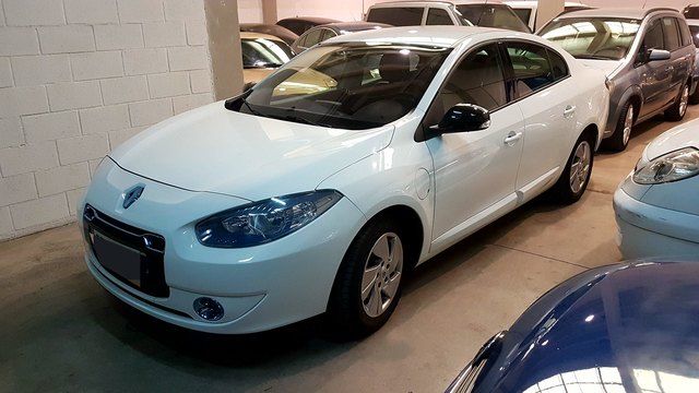 Renault Fluence Elektromotor 50 kW Z. E. Dynamique: Nuestros vehículos de Multimarca Autos RM Renault Fluence Elektromotor 50 kW Z. E. Dynamique: Nuestros vehículos de Multimarca Autos RM