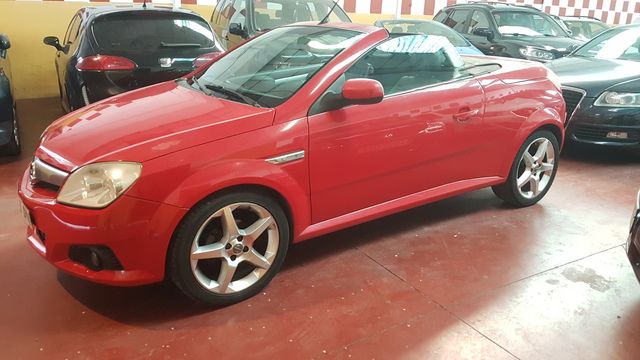 Opel tigra 1. 8 125cv descapotable cabrio: Nuestros vehículos de Multimarca Autos RM Opel tigra 1. 8 125cv descapotable cabrio: Nuestros vehículos de Multimarca Autos RM