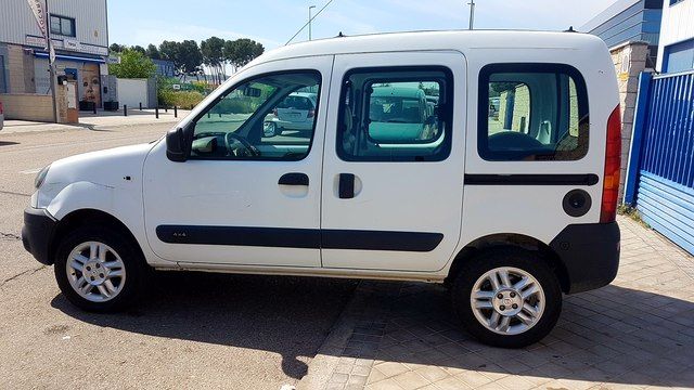 Renault Kangoo 1. 6 16v 4x4 Privileg: Nuestros vehículos de Multimarca Autos RM Renault Kangoo 1. 6 16v 4x4 Privileg: Nuestros vehículos de Multimarca Autos RM