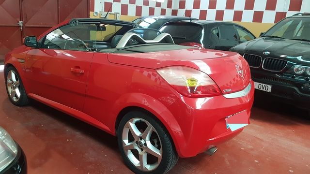 Opel tigra 1. 8 125cv descapotable cabrio: Nuestros vehículos de Multimarca Autos RM Opel tigra 1. 8 125cv descapotable cabrio: Nuestros vehículos de Multimarca Autos RM