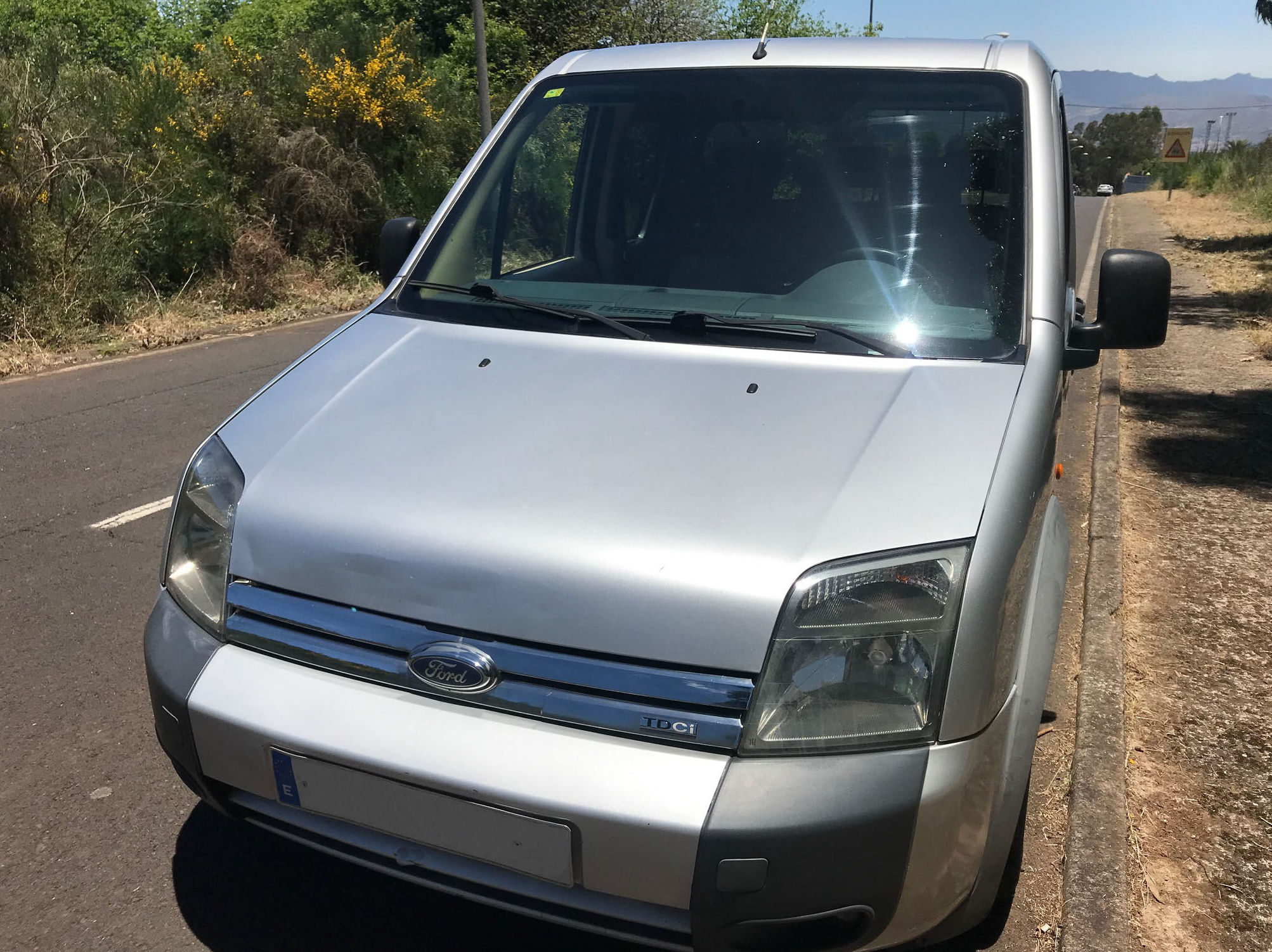 FORD TOURNEO CONNECT 1.8 TDCI 110 CV: Vehículos de ocasión de Car Plus Canarias FORD TOURNEO CONNECT 1.8 TDCI 110 CV: Vehículos de ocasión de Car Plus Canarias