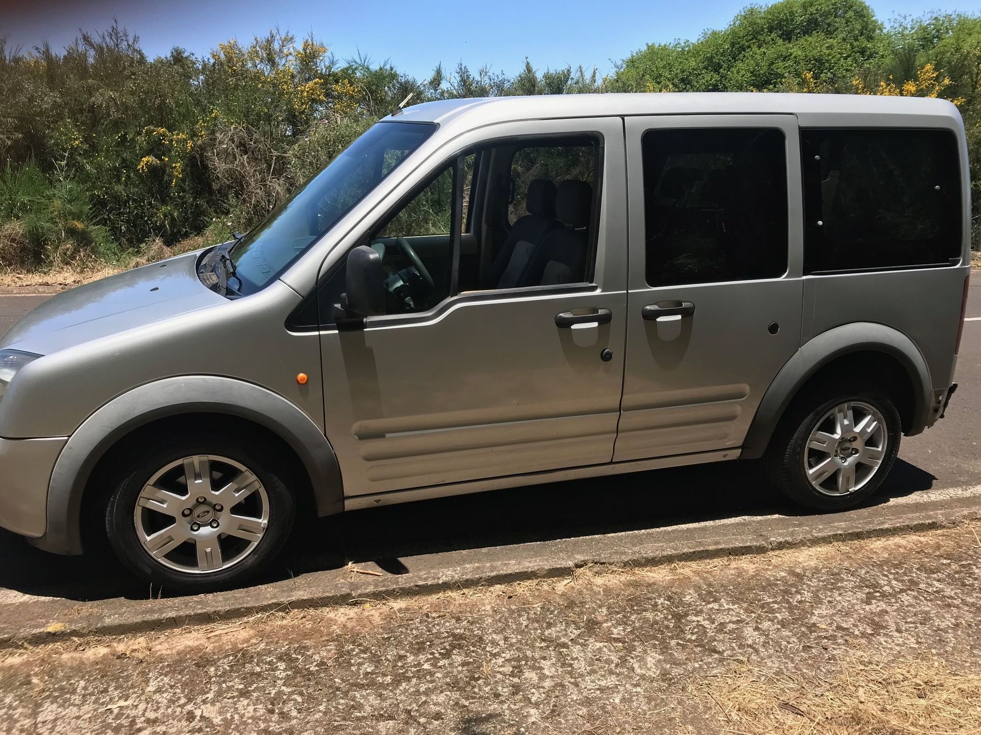 FORD TOURNEO CONNECT 1.8 TDCI 110 CV: Vehículos de ocasión de Car Plus Canarias FORD TOURNEO CONNECT 1.8 TDCI 110 CV: Vehículos de ocasión de Car Plus Canarias
