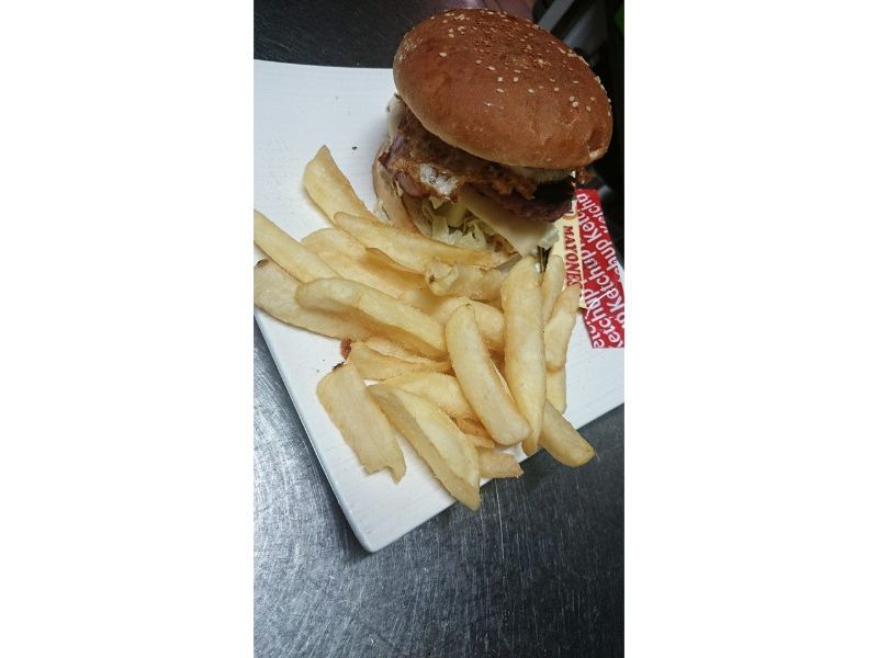 Hamburguesas y bocadillos: Tapas y comida casera de Tapería Rasudir Hamburguesas y bocadillos: Tapas y comida casera de Tapería Rasudir