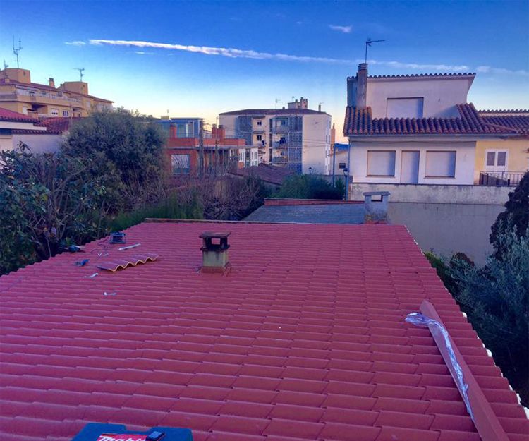 Restauración de tejado en Girona