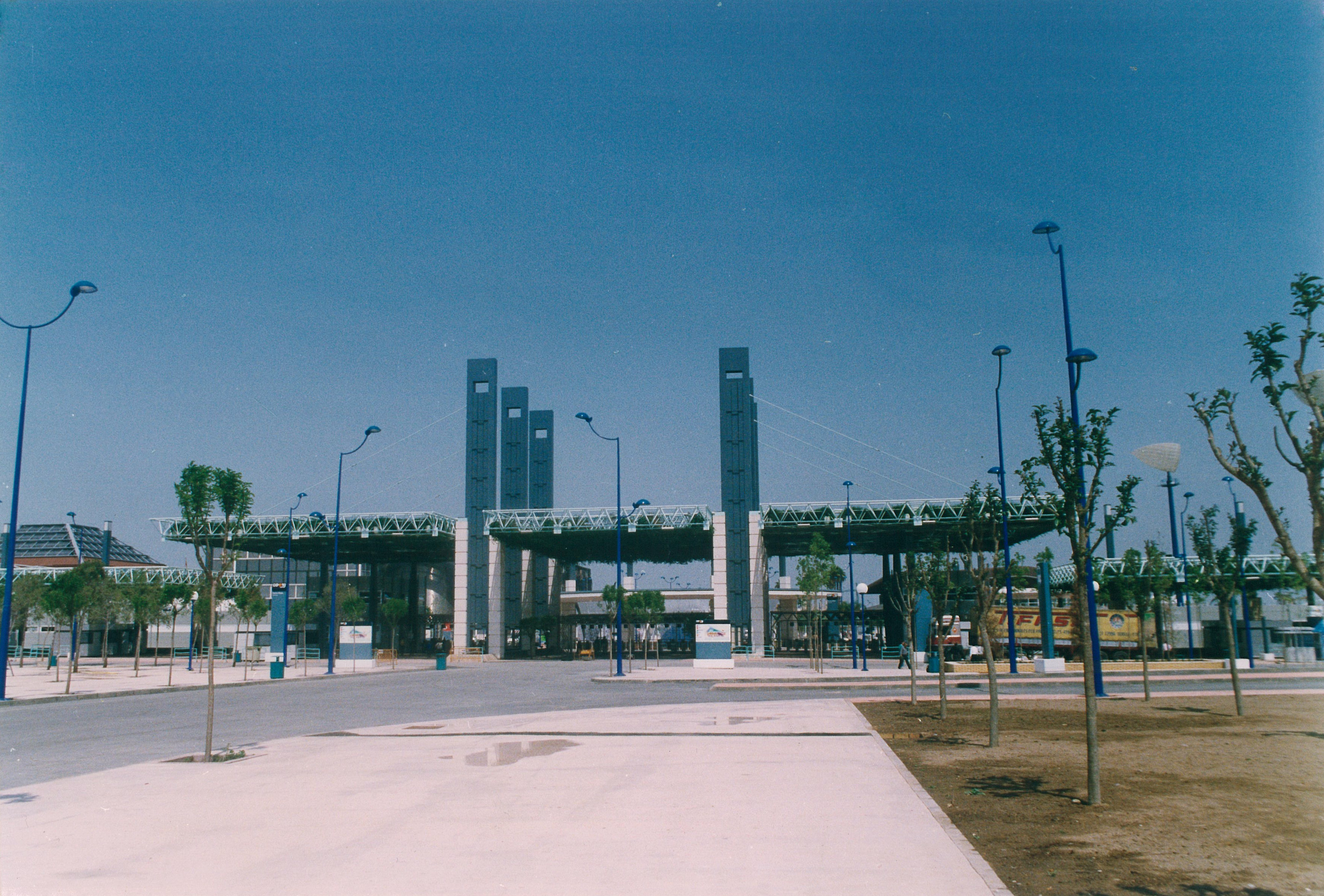 URBANIZACION ZONA SUR, PUERTO DE TRIANA Y DEL GUADALQUIVIR EXPO 92, SEVILLA: Proyectos de VILCHES ARQUITECTOS S.L.P URBANIZACION ZONA SUR, PUERTO DE TRIANA Y DEL GUADALQUIVIR EXPO 92, SEVILLA: Proyectos de VILCHES ARQUITECTOS S.L.P