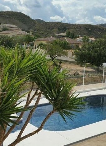 Mantenimiento de piscinas y jardines en urbanizaciones de Almería