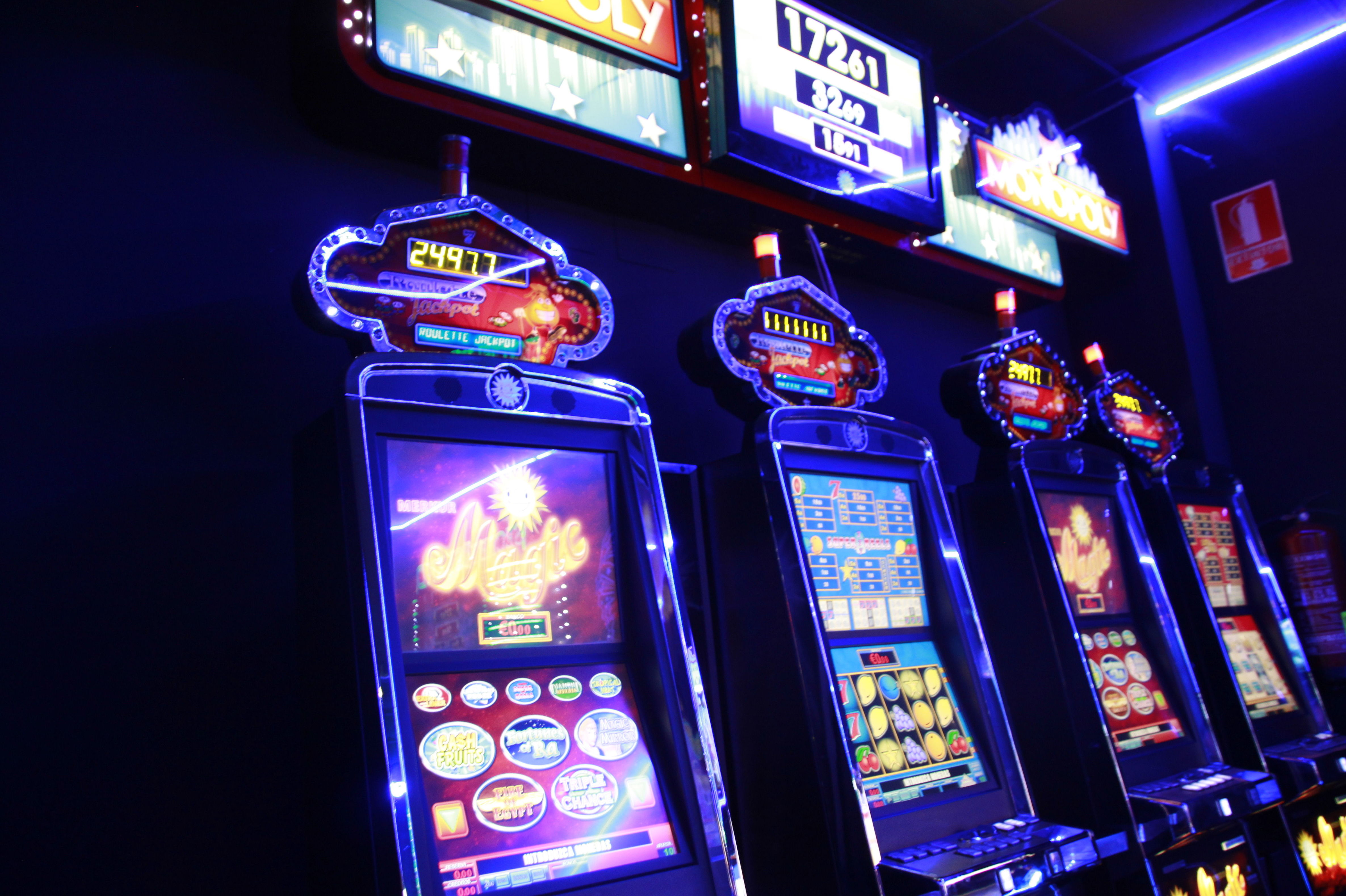 Jackpots: Salones de juego de Serrano Gaming Jackpots: Salones de juego de Serrano Gaming