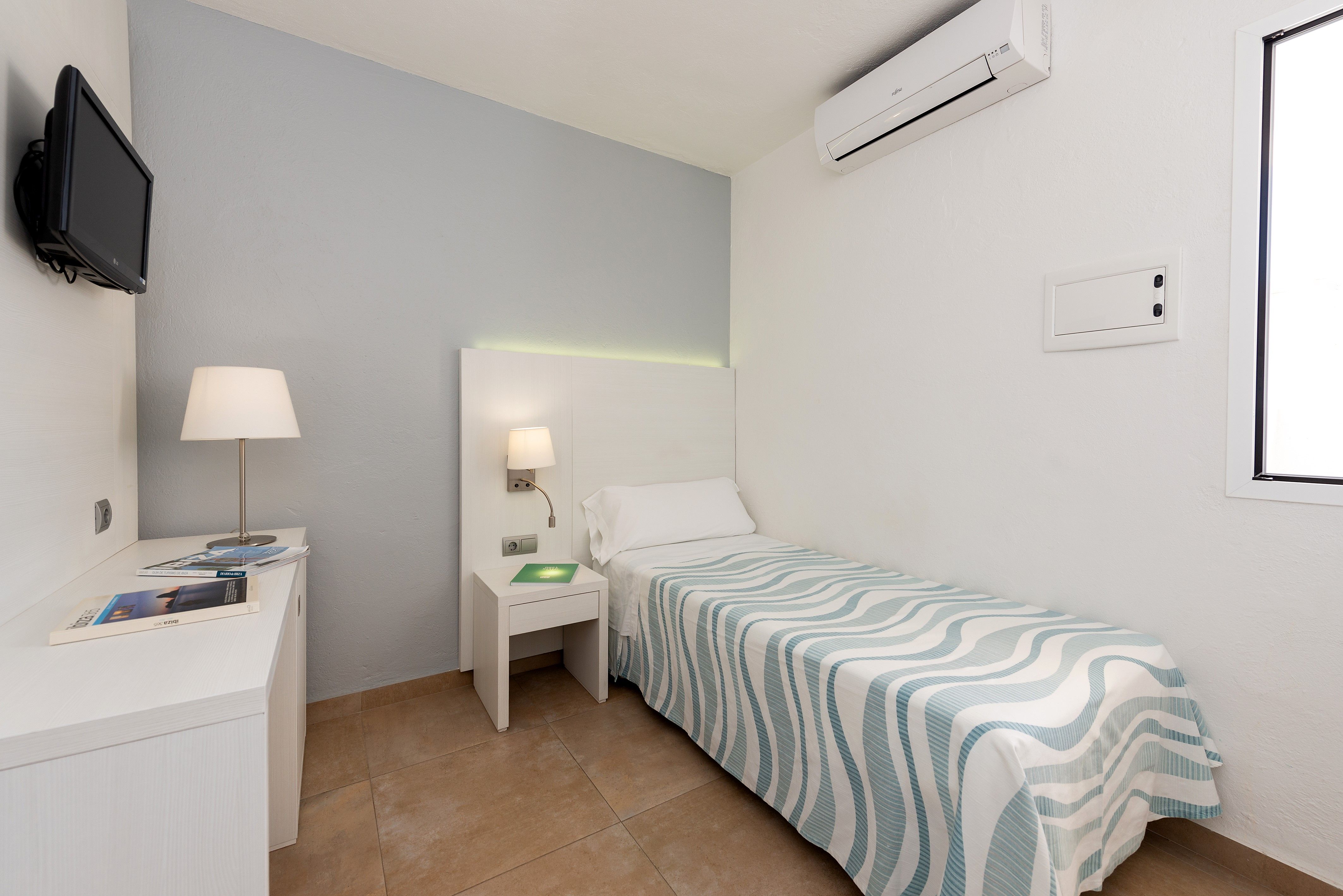 Habitaciones individuales: Servicios de Hostal Pitiusa Habitaciones individuales: Servicios de Hostal Pitiusa