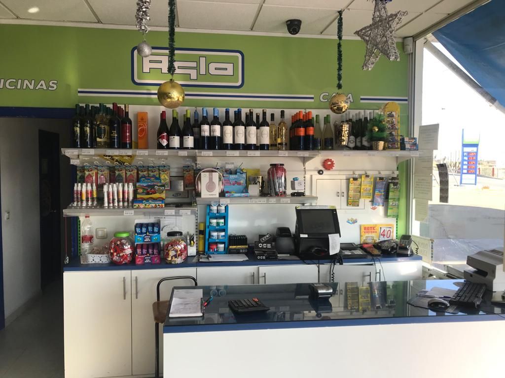 Tienda: Servicios de Estación De Servicio El Rocío Tienda: Servicios de Estación De Servicio El Rocío