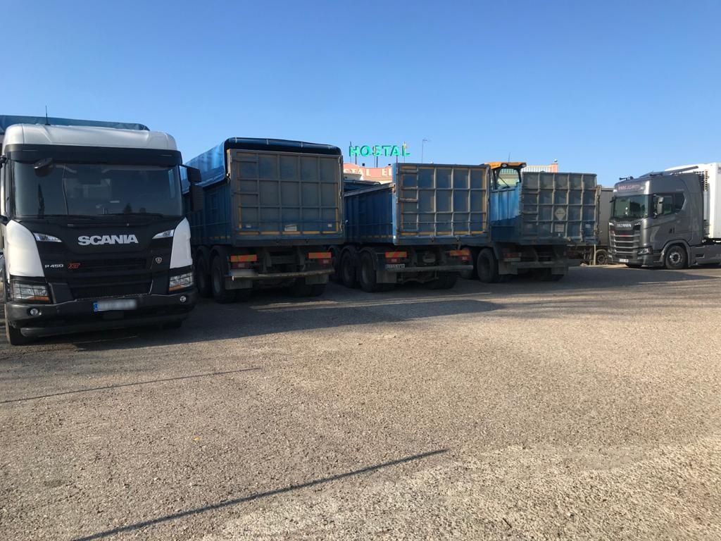 Zona de aparcamiento: Servicios de Estación De Servicio El Rocío Zona de aparcamiento: Servicios de Estación De Servicio El Rocío