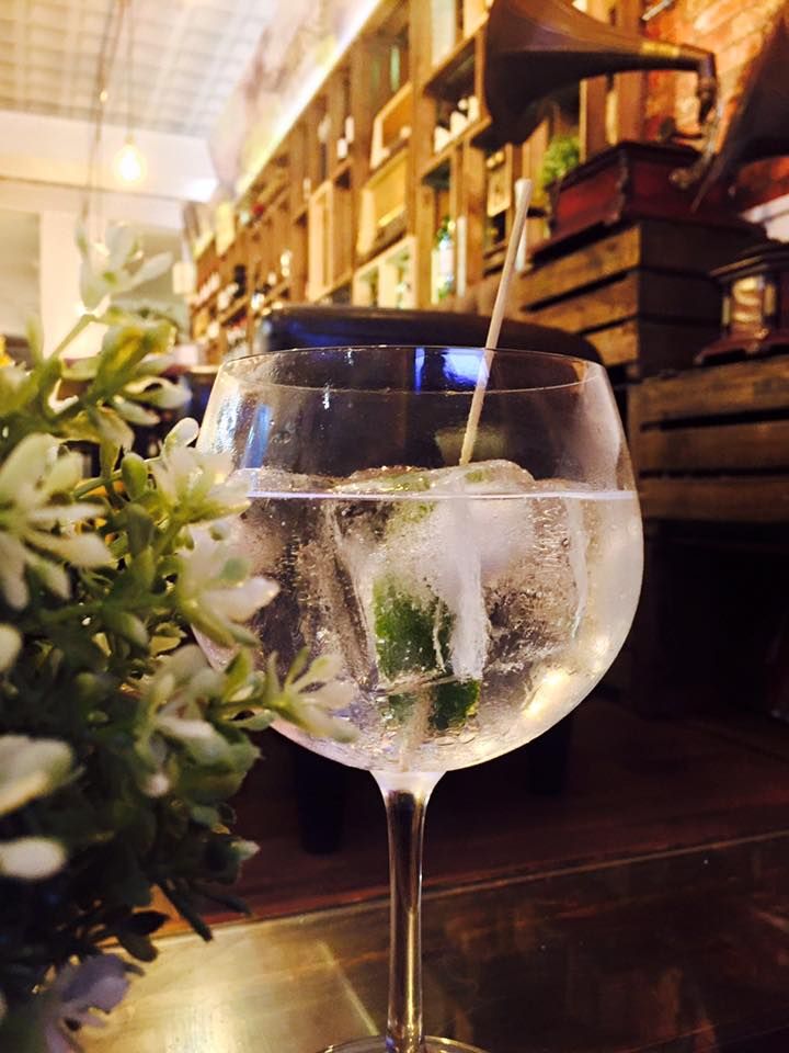 Gin Tonic: Amplia carta de Lafayette Lounge Bar Gin Tonic: Amplia carta de Lafayette Lounge Bar
