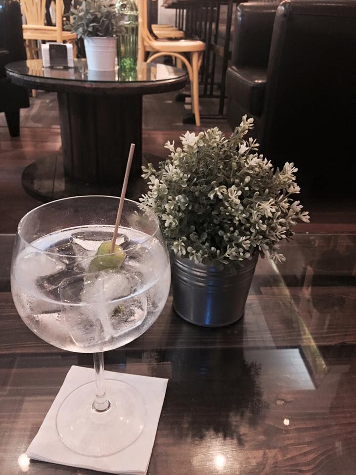 Gin Tonic: Amplia carta de Lafayette Lounge Bar Gin Tonic: Amplia carta de Lafayette Lounge Bar