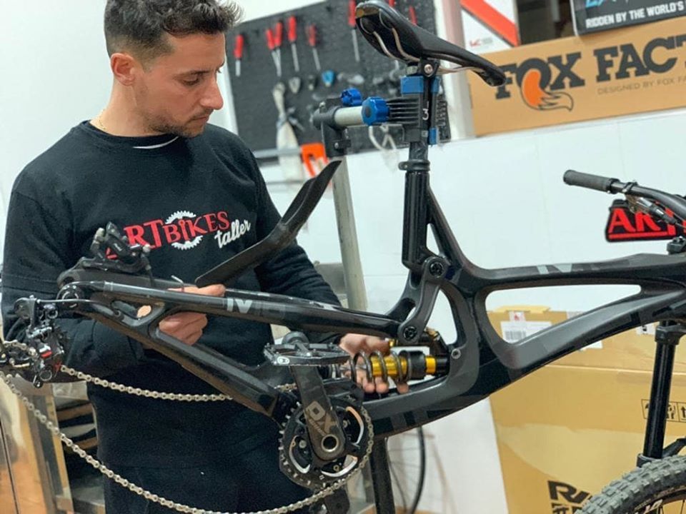 Taller: Servicios de Artbikes Taller: Servicios de Artbikes