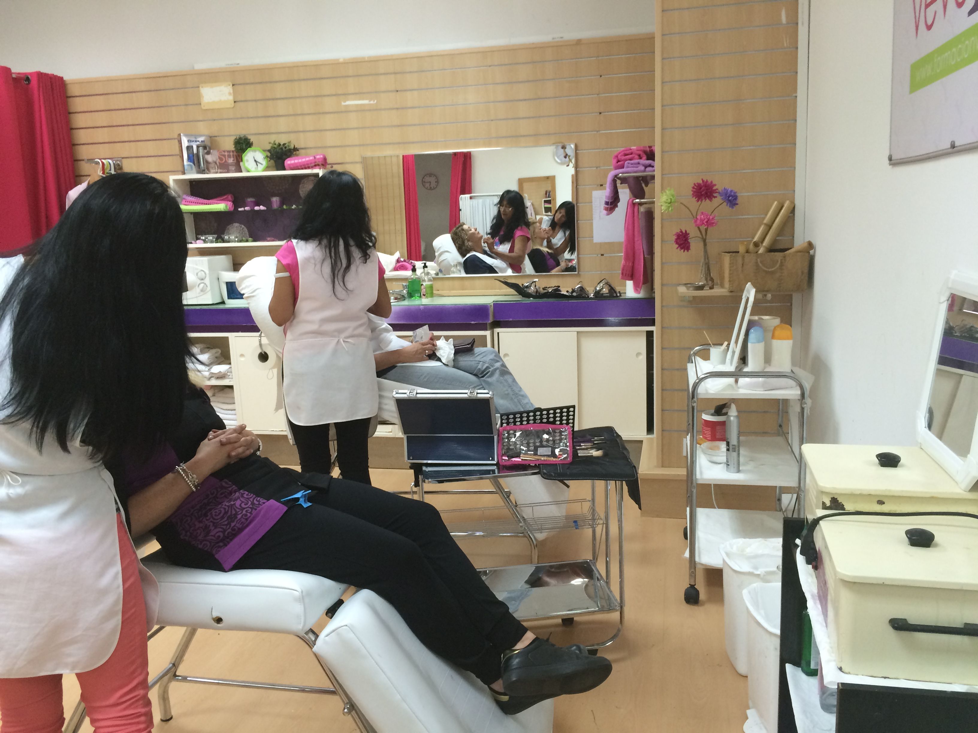Servicios al público a precios más reducidos: Cursos peluquería y estética de Vevey Servicios al público a precios más reducidos: Cursos peluquería y estética de Vevey