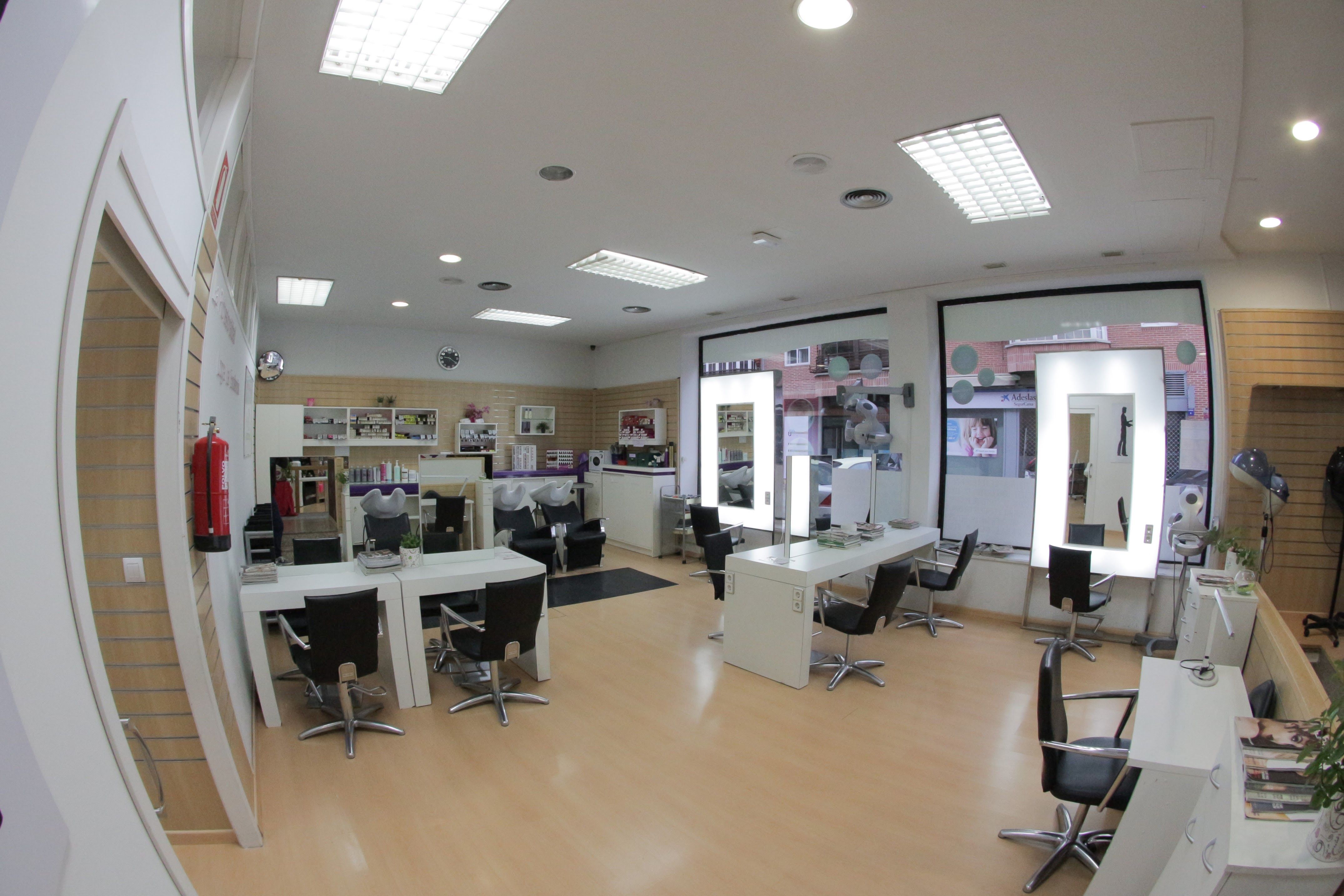 Foto 2 de Academias de peluquería y estética en Collado Villalba | Vevey