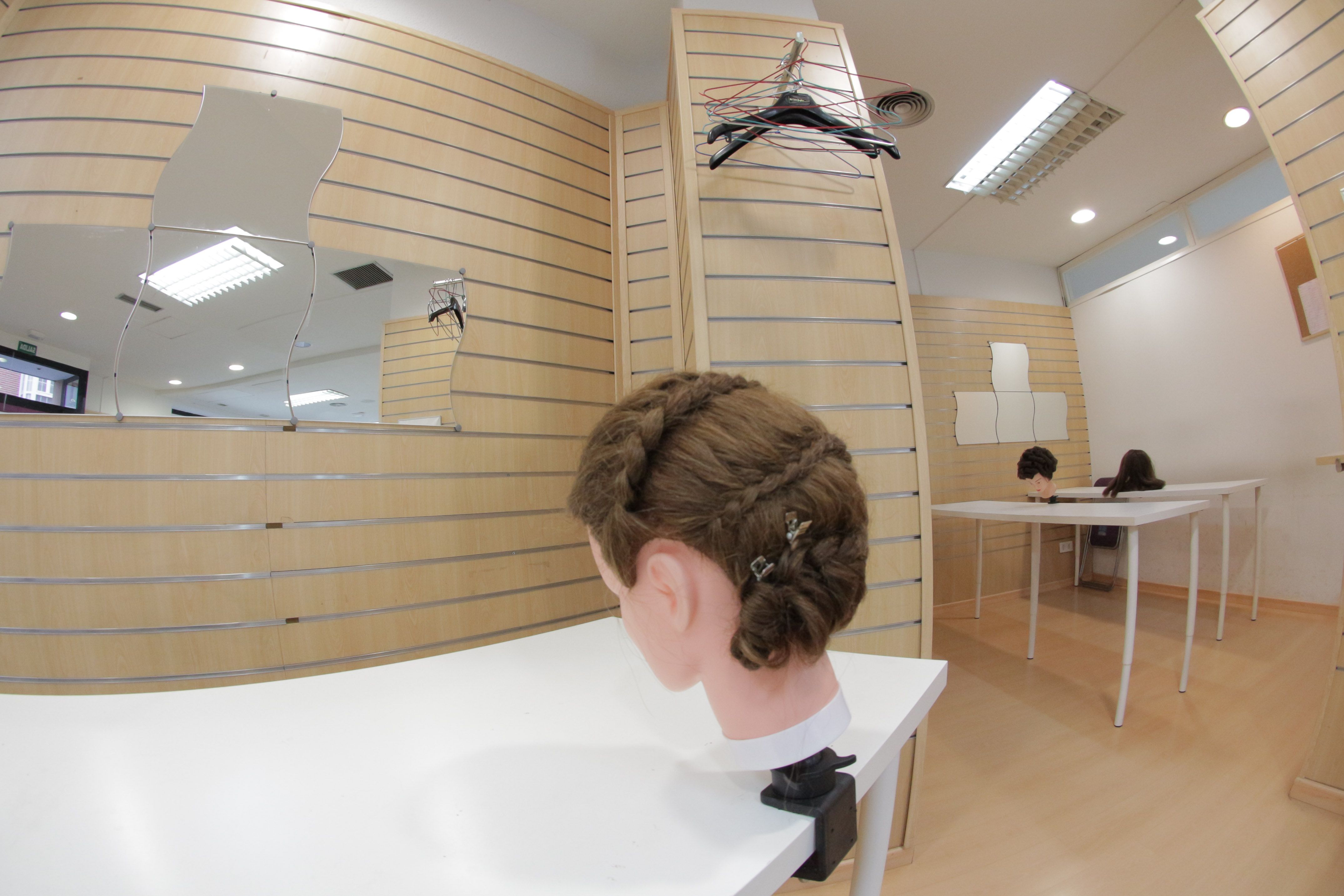 Foto 18 de Academias de peluquería y estética en Collado Villalba | Vevey