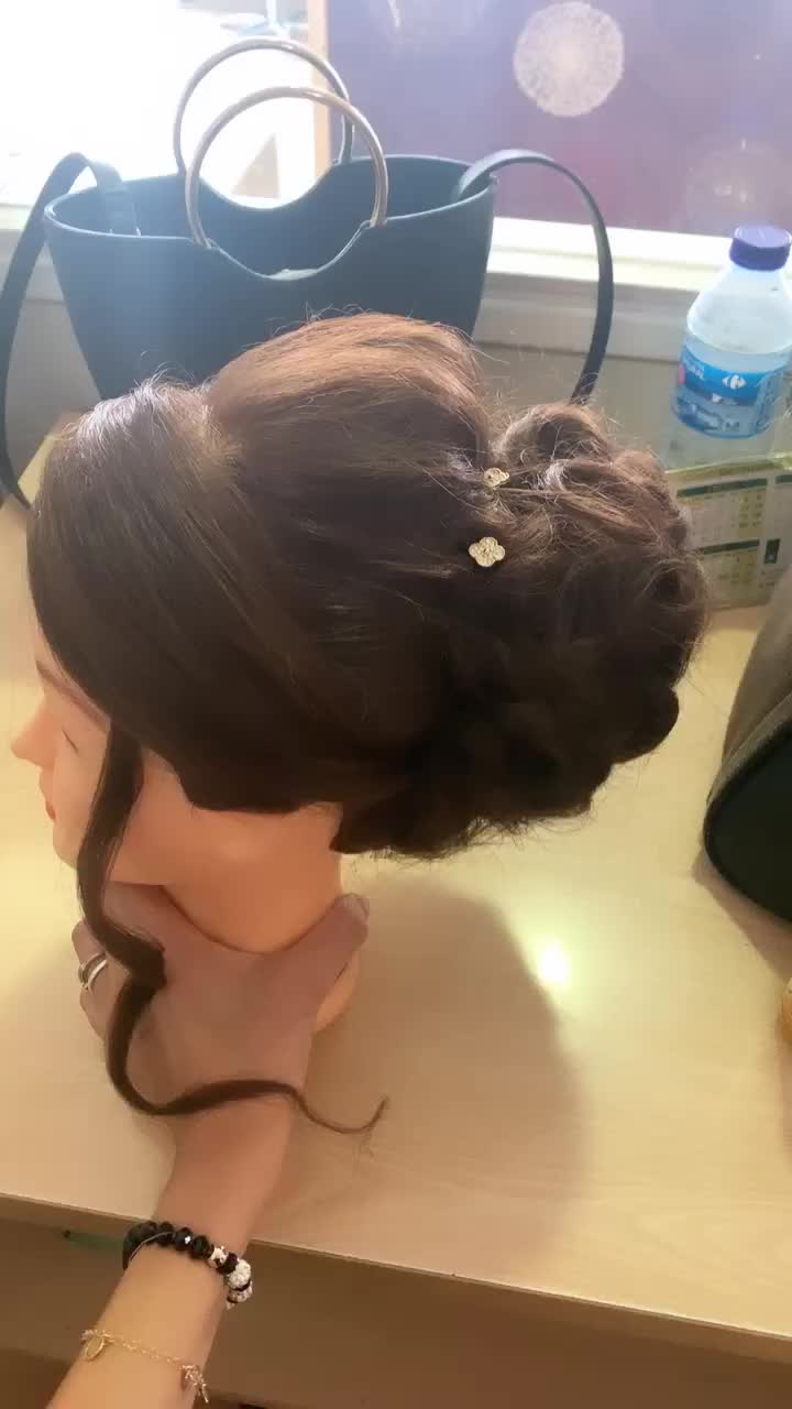 Vevey Tu academia de peluquería y estética en Collado Villalba. Auxiliar de peluquería }}