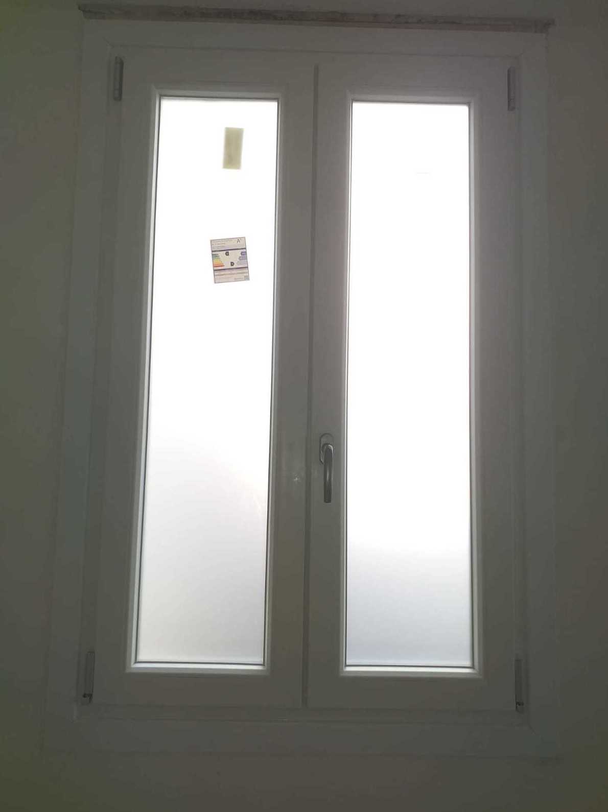 Ventana cristal mate de dos hojas Ventana cristal mate de dos hojas