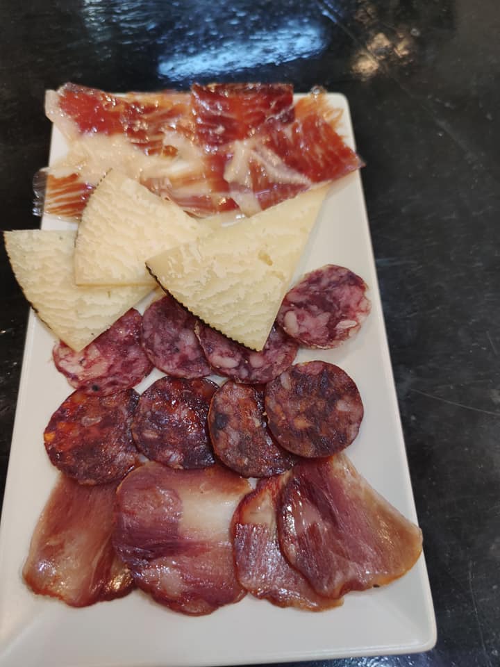 Tapas Variadas: Productos de Comer con Arte Tapas Tapas Variadas: Productos de Comer con Arte Tapas