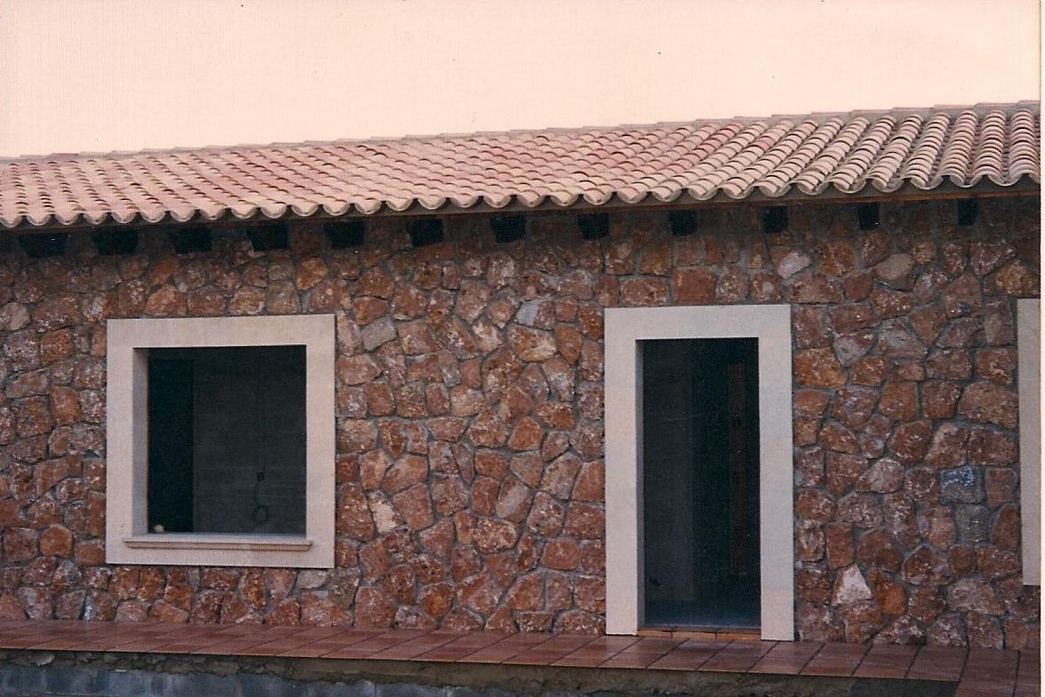 Vivienda unifamiliar en piedra natural retomada en pasta Vivienda unifamiliar en piedra natural retomada en pasta