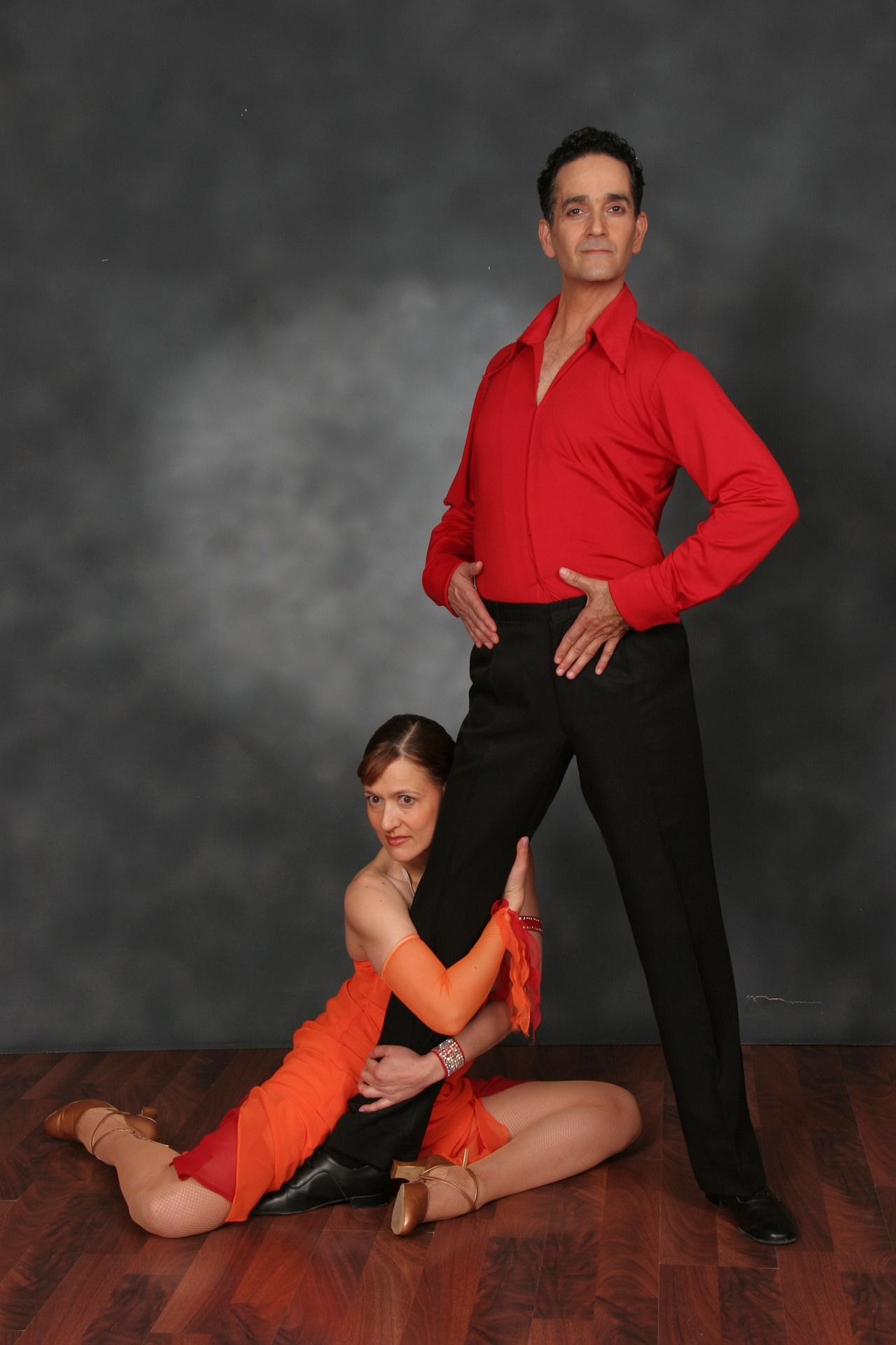 Bailes de salón y ritmos latinos: Cursos de Estudio de Danza Daphne Bailes de salón y ritmos latinos: Cursos de Estudio de Danza Daphne