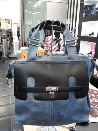 Bolso bandolera piel Made in Italy azul y negro. Shopping XLatrichi, Elche Bolso bandolera piel Made in Italy azul y negro. Shopping XLatrichi, Elche