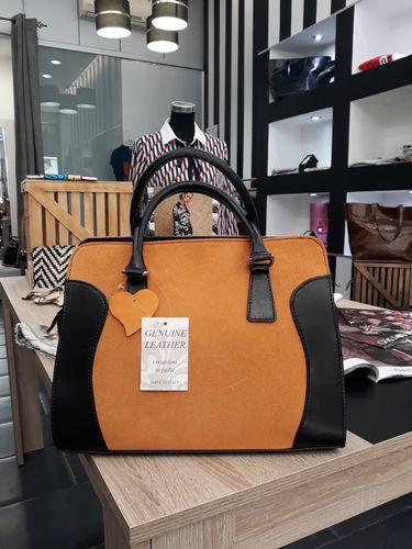 Bolso de Piel Made in Italy color negro y mostaza en Elche Bolso de Piel Made in Italy color negro y mostaza en Elche