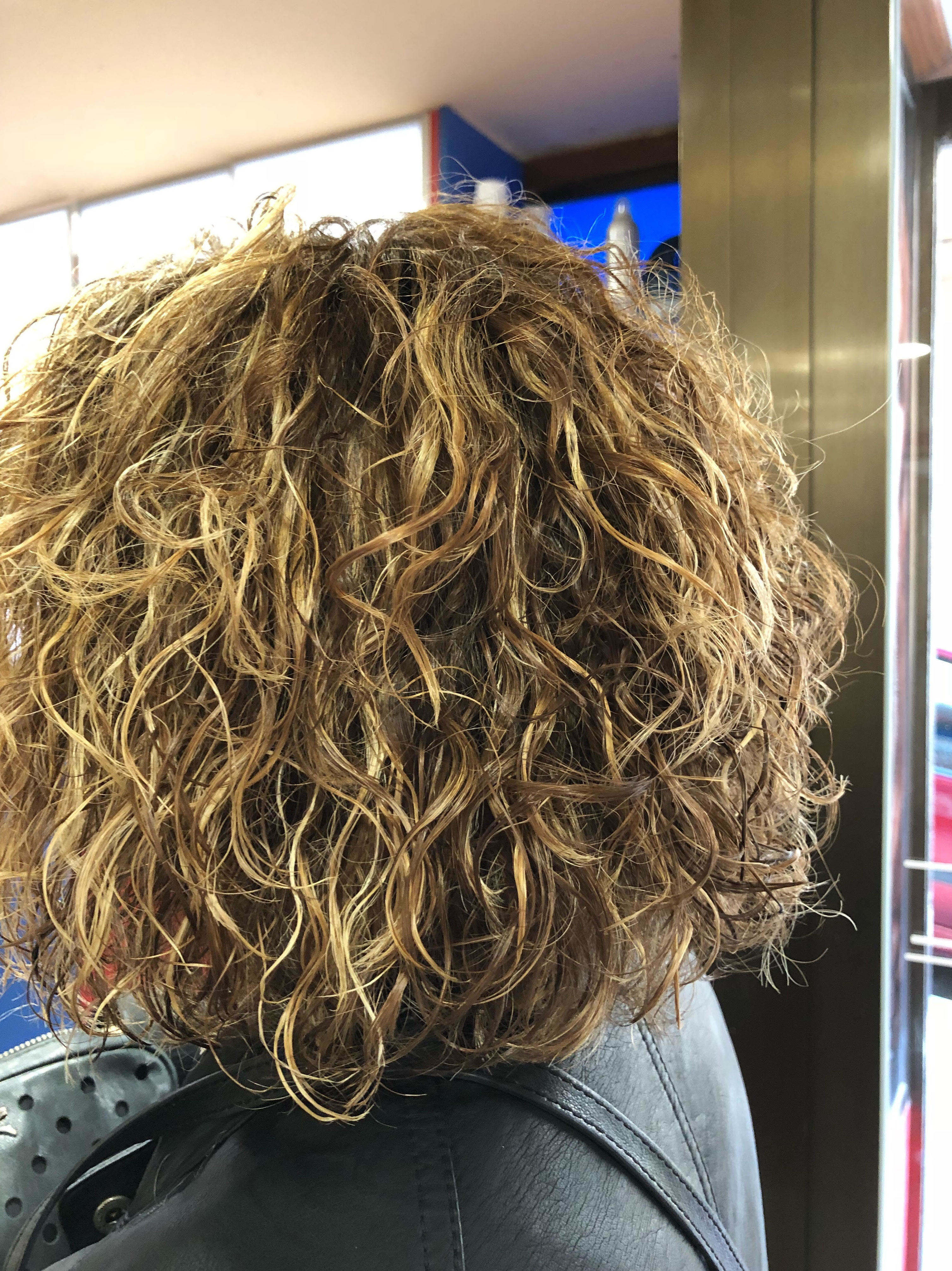 Permanente o Moldeado: Servicios de Peluquería Marsun Permanente o Moldeado: Servicios de Peluquería Marsun
