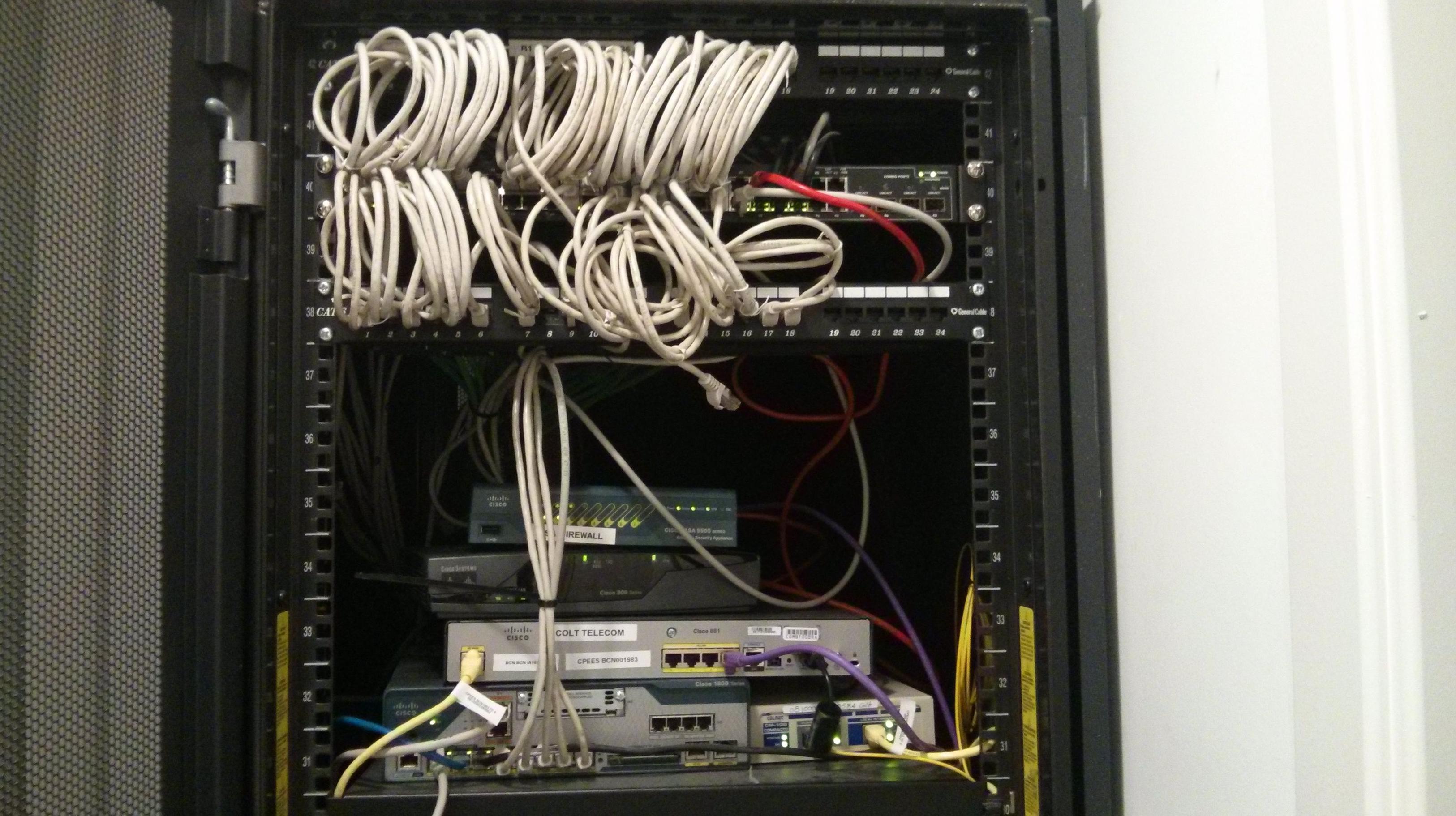 PETIT RACK INFORMÀTIC. PETIT RACK INFORMÀTIC.