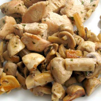 Pollo con champiñones Pollo con champiñones