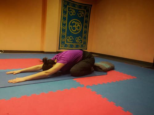 Yoga restaurativo: Clases y horarios de Vedanta Yoga Yoga restaurativo: Clases y horarios de Vedanta Yoga
