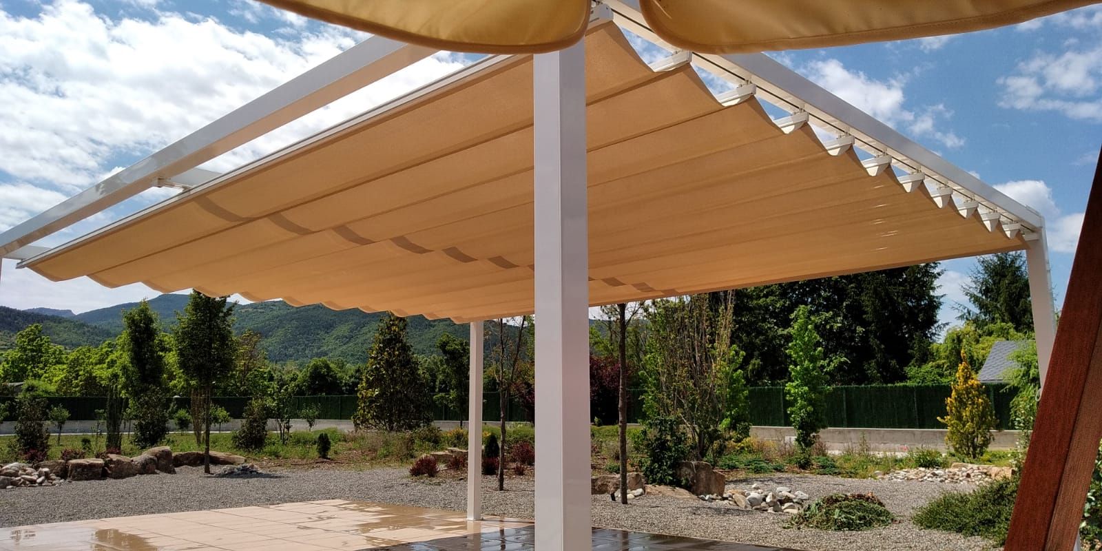 Toldos y pérgolas: Servicios de El Món de les Cortines Toldos y pérgolas: Servicios de El Món de les Cortines