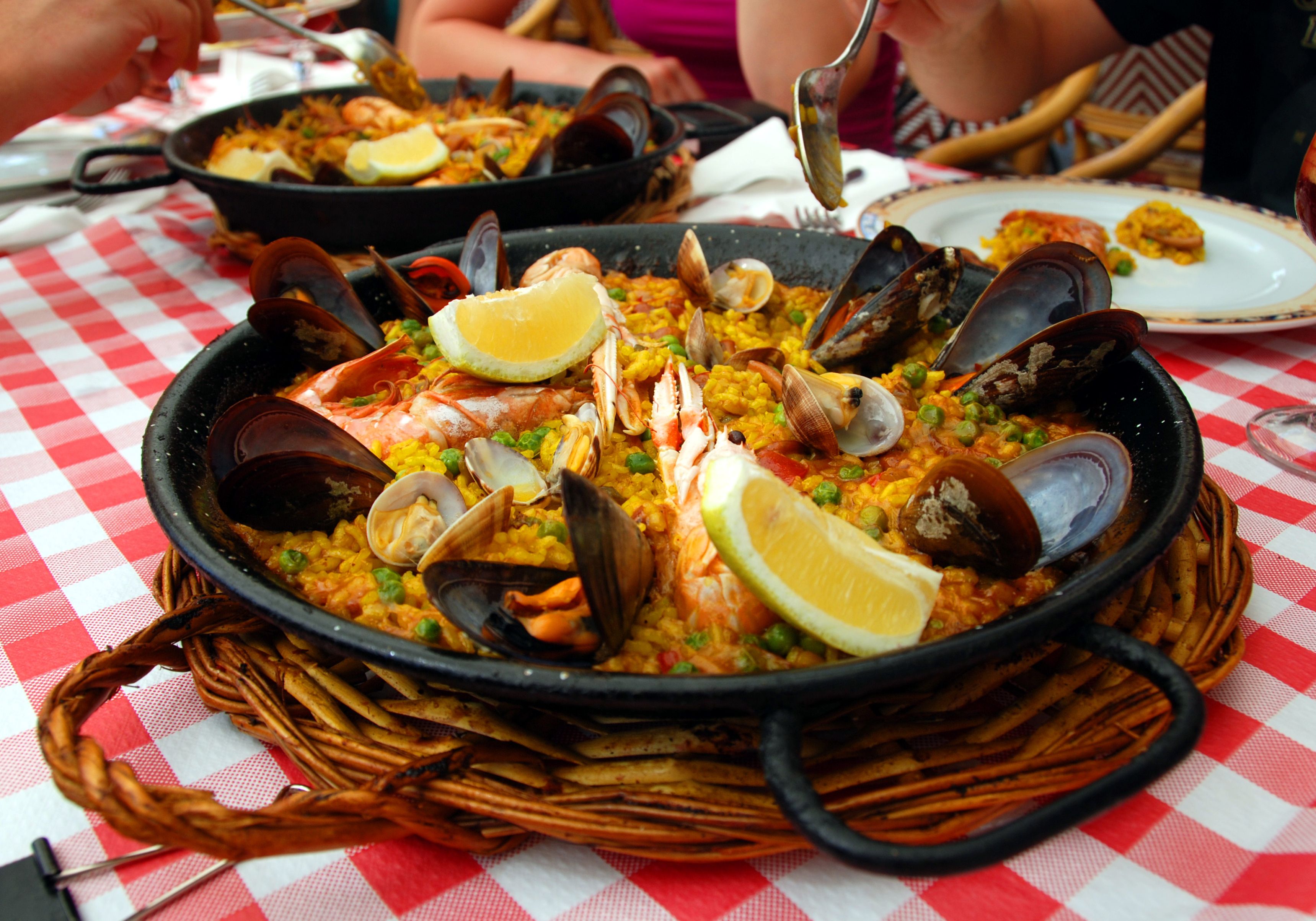 Arroz Paella: Carta de Tapas y Raciones de Restaurante La Plazuela Arroz Paella: Carta de Tapas y Raciones de Restaurante La Plazuela