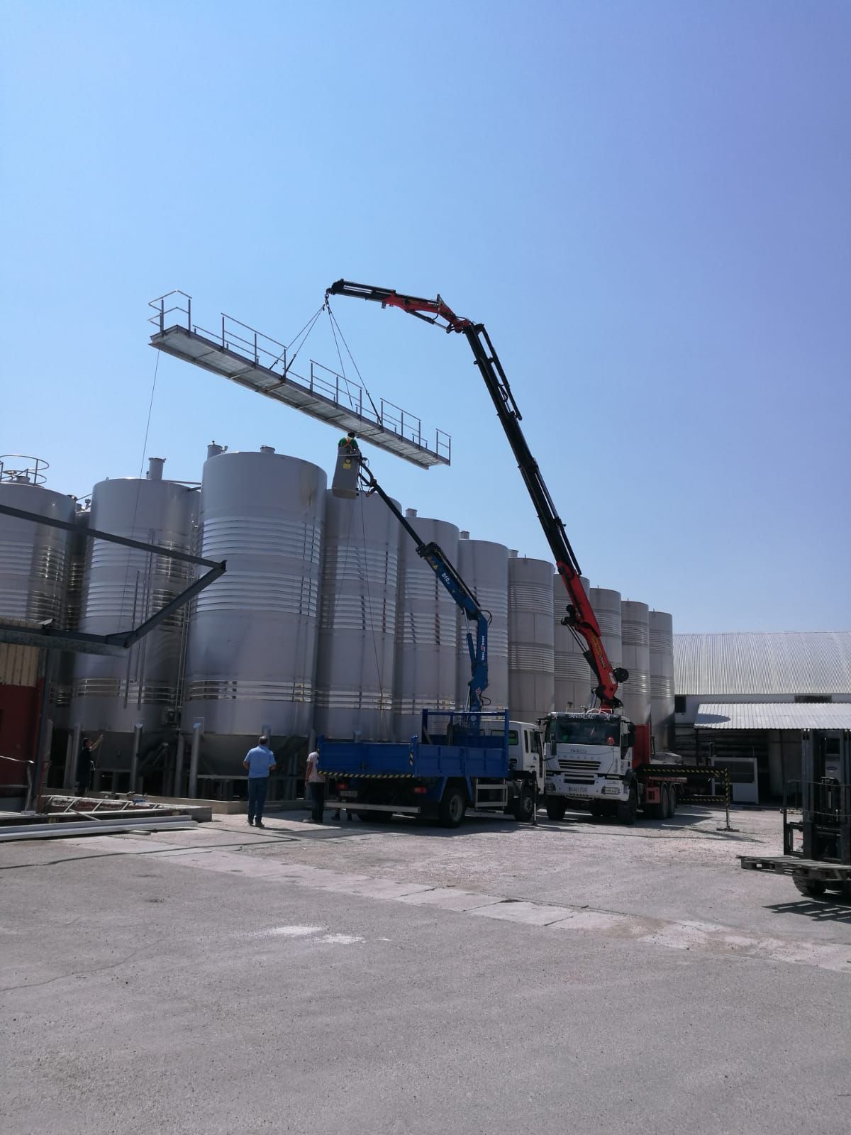 Obras: Servicios de Grúas Muncal Obras: Servicios de Grúas Muncal