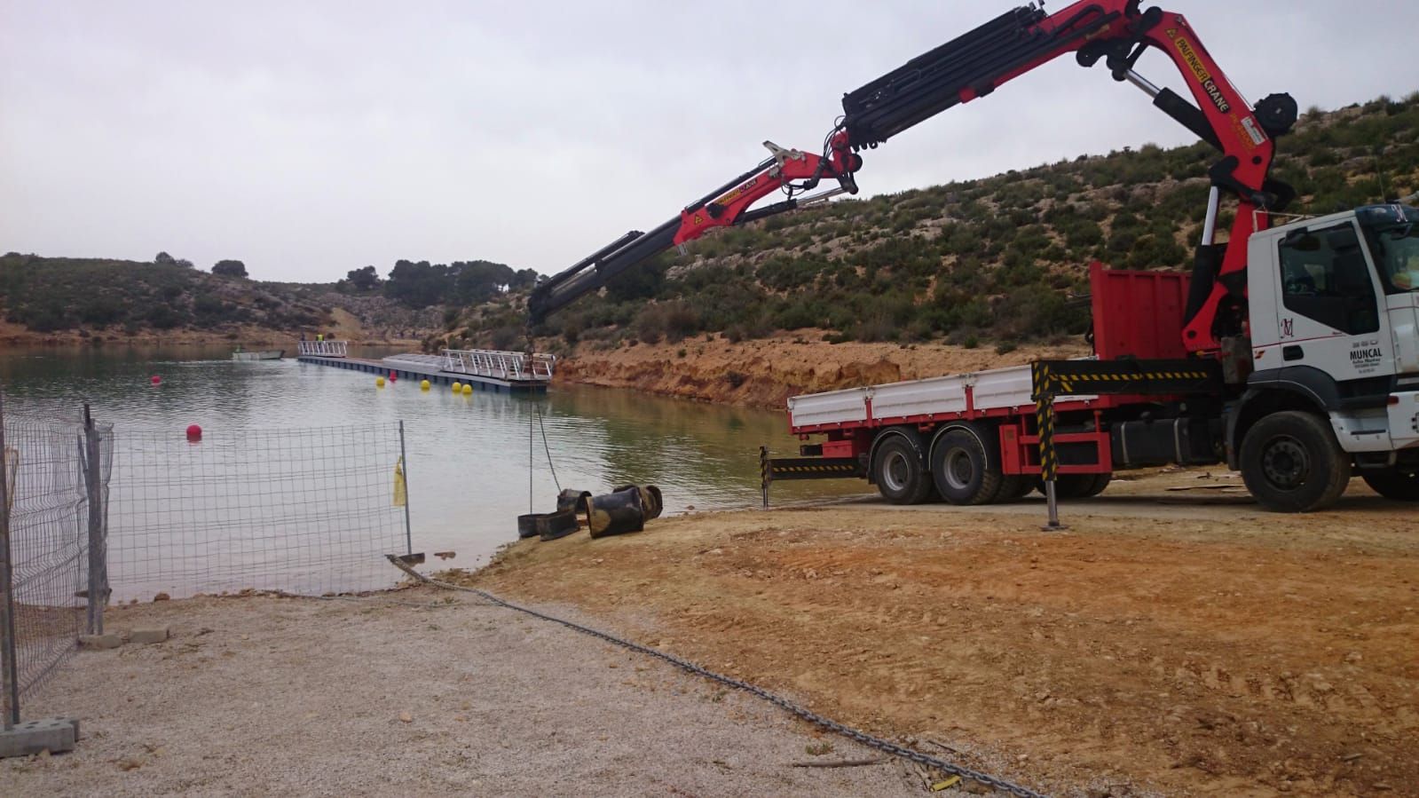 Carga y descarga: Servicios de Grúas Muncal Carga y descarga: Servicios de Grúas Muncal
