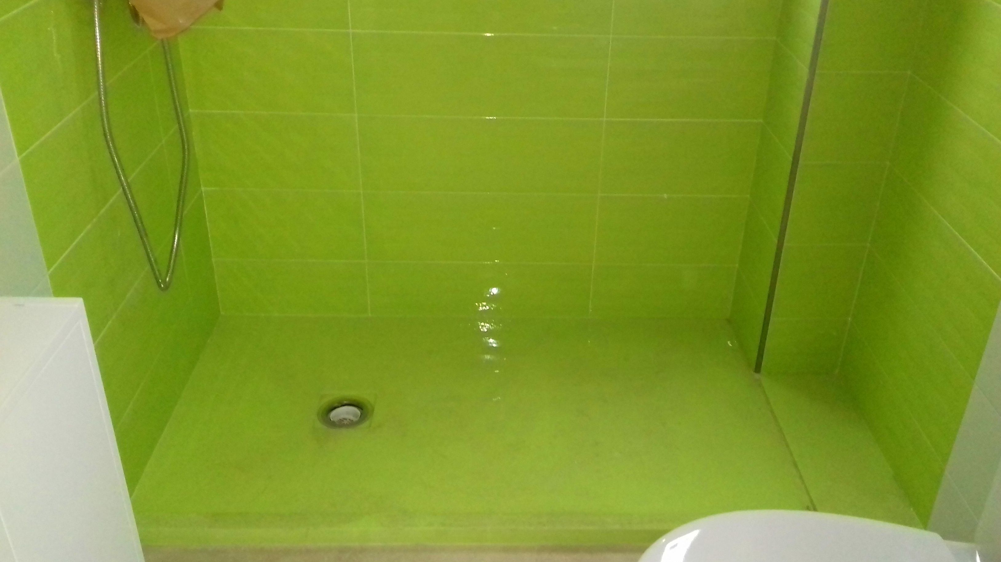 Cambio de bañera por plato de ducha y reforma en baños: Trabajos de Reformas y Construcciones Cabrera Cambio de bañera por plato de ducha y reforma en baños: Trabajos de Reformas y Construcciones Cabrera