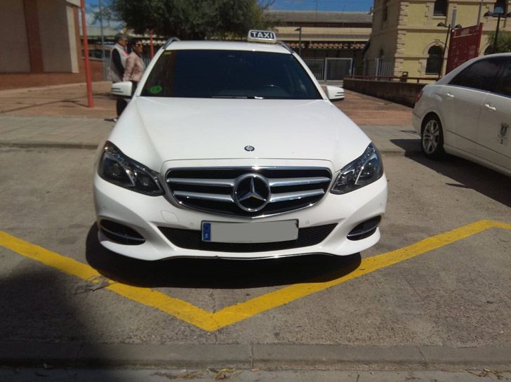 Taxi de 5 plazas: Servicios de Taxi Miranda de Ebro Taxi de 5 plazas: Servicios de Taxi Miranda de Ebro