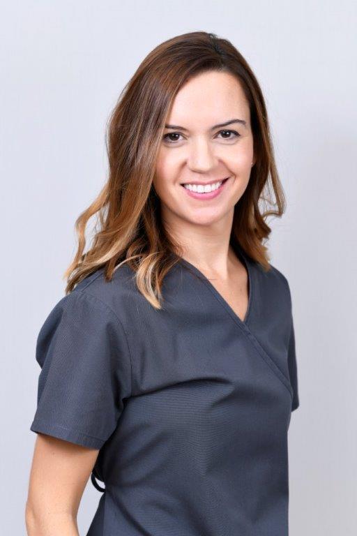 Dra. Rosa Olivares. Colegiada nº 50000791. Especialista en Ortodoncia
