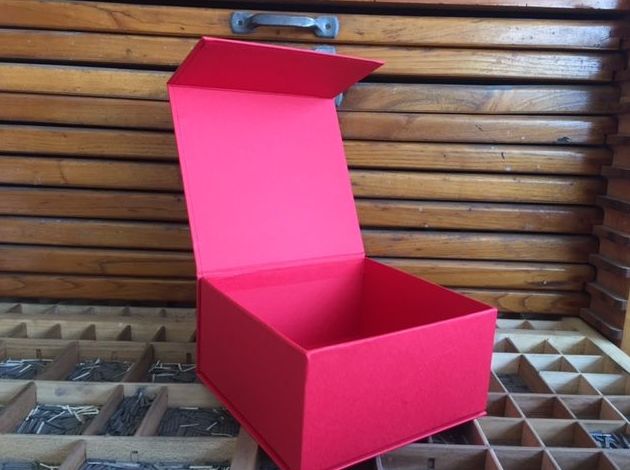Caja forrada con imán: Catálogo de Cartonajes A. Tolosa, S.L. Caja forrada con imán: Catálogo de Cartonajes A. Tolosa, S.L.