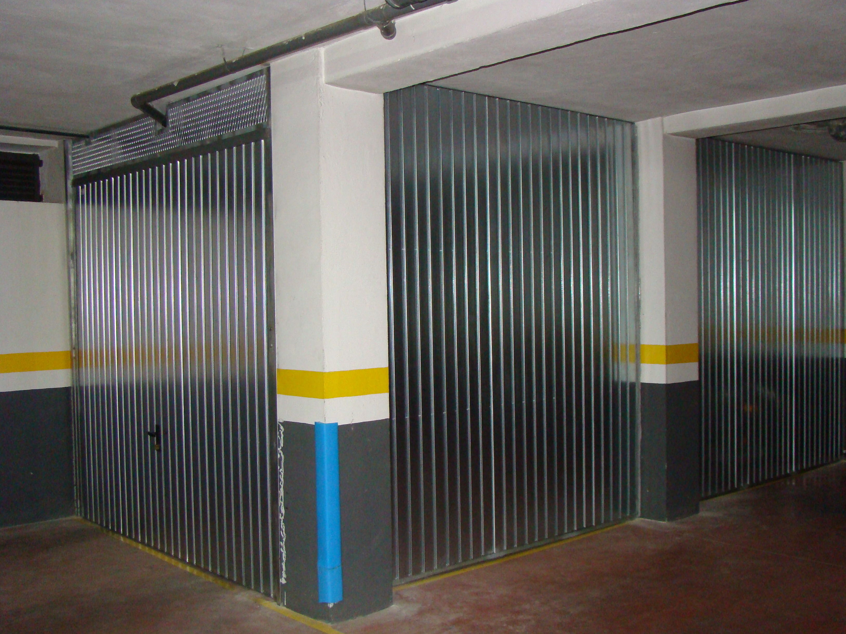 Cerramientos metálicos para plazas de garaje (económicas,desmontables y funcionales)
