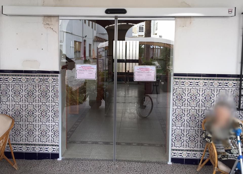 Puertas Automáticas de Cristal: Servicios de Automatismos Montidoor Puertas Automáticas de Cristal: Servicios de Automatismos Montidoor