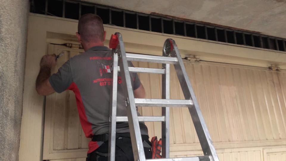 Mantenimiento y reparación: Servicios de Automatismos Montidoor Mantenimiento y reparación: Servicios de Automatismos Montidoor