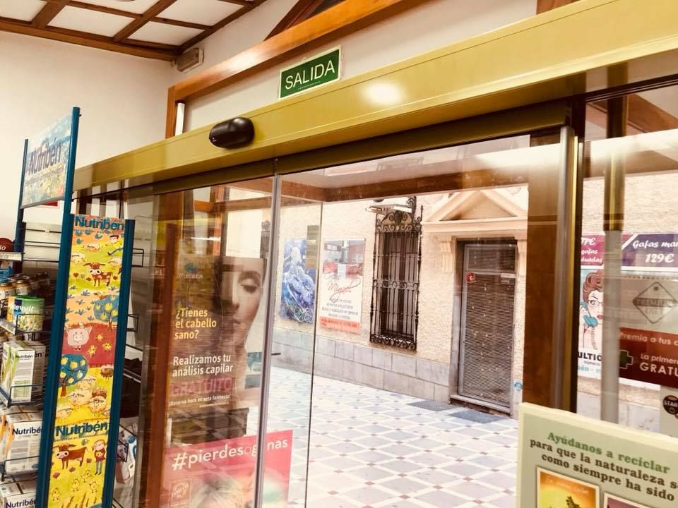 Puertas Automáticas de Cristal: Servicios de Automatismos Montidoor Puertas Automáticas de Cristal: Servicios de Automatismos Montidoor