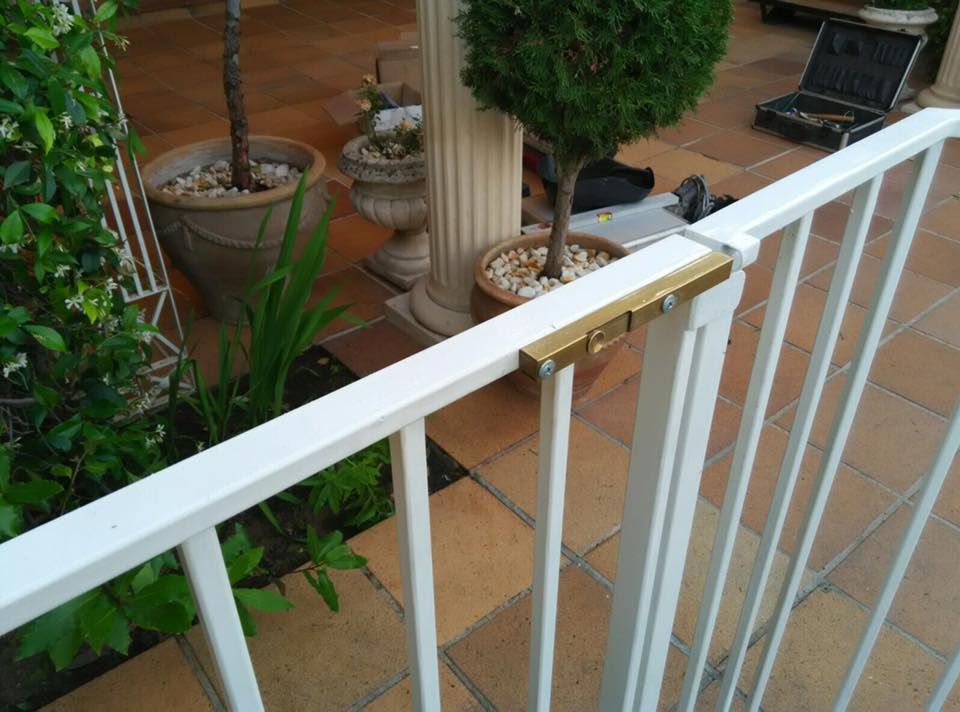 Carpintería metálica: Servicios de Automatismos Montidoor Carpintería metálica: Servicios de Automatismos Montidoor